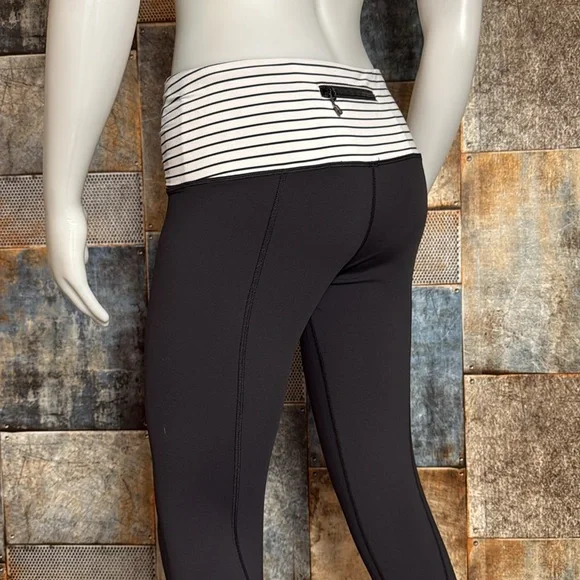 Lululemon Runday Crop Size 8 - Picture 8 of 15